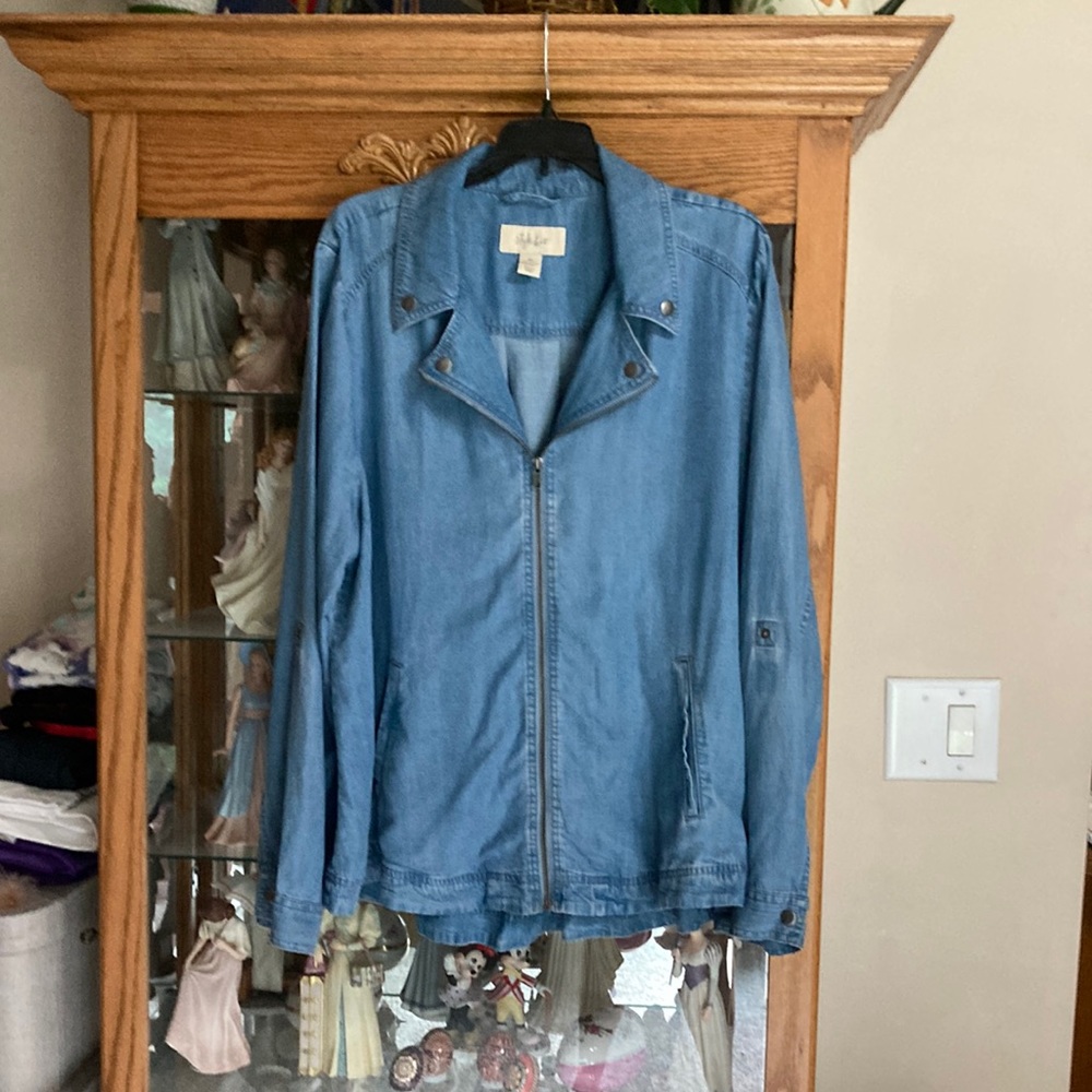 Lite weight jacket smoke free pet friendly home excellent condition